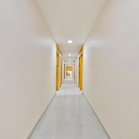 Fabhotel Parkland A Ахмедабад Экстерьер фото